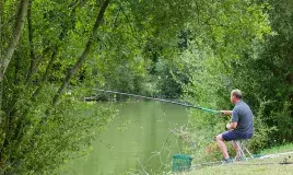 peche sur le camping du Domaine de Dugny