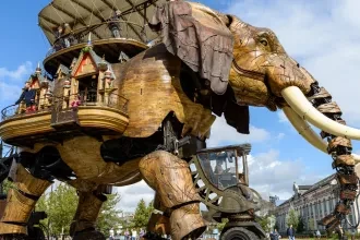 Giant elephant at the Machine d'Iles in Nantes 